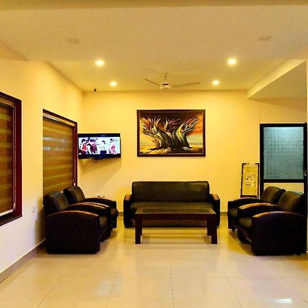 Hotel Chanakya Palakkad Extérieur photo