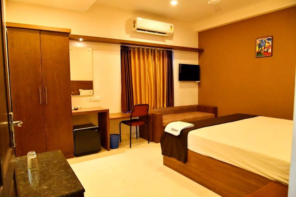 Hotel Chanakya Palakkad Extérieur photo