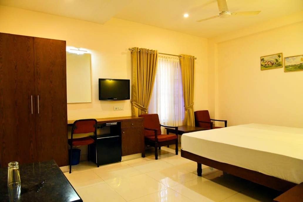 Hotel Chanakya Palakkad Extérieur photo