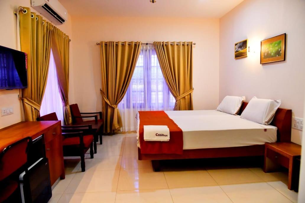 Hotel Chanakya Palakkad Extérieur photo